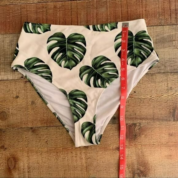 Cupshe two piece cheeky bikini bottom with banana tropical palm leaf in green an - Picture 5 of 9